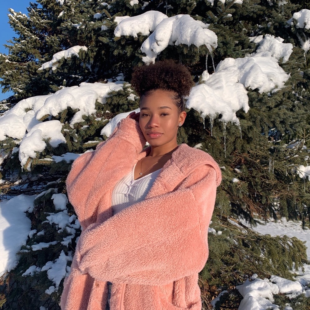 Meet your Posher, Nakia